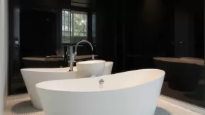 Czarny sufit w łazience