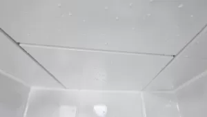 Panele PCV na sufit do łazienki